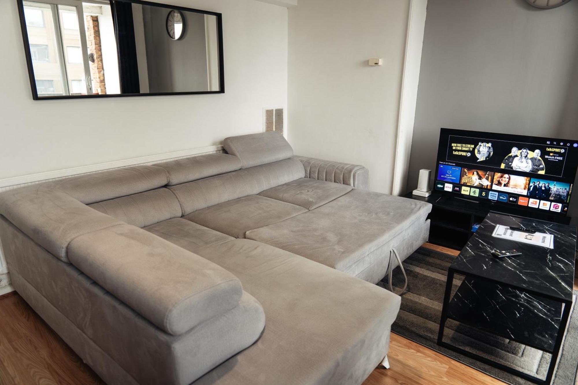 Shard View 2 Bed Entire Flat Appartement Londen Buitenkant foto
