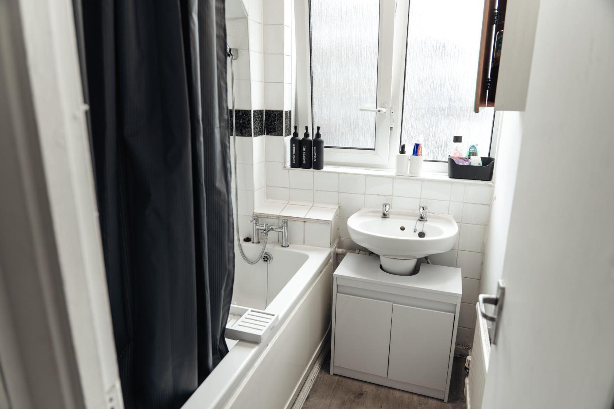Shard View 2 Bed Entire Flat Appartement Londen Buitenkant foto